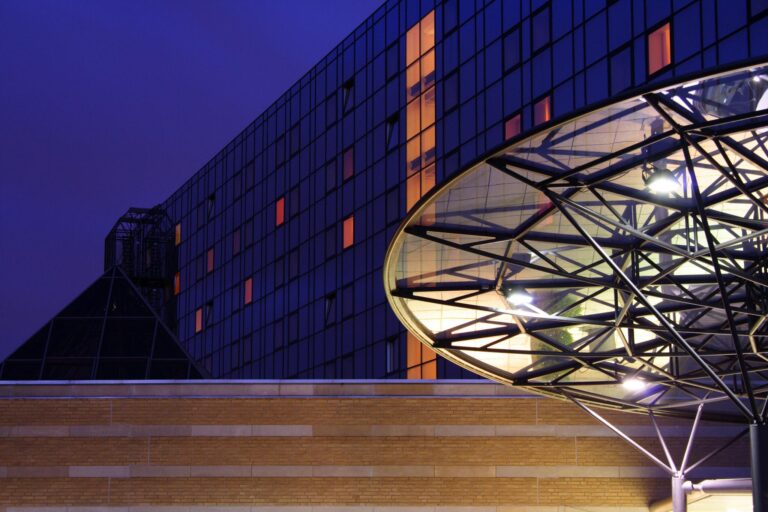 Contemporary business hotel exterior 768x512