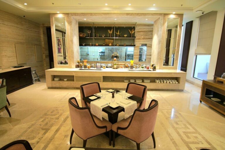 Fine dining restaurant with modern decor 768x512