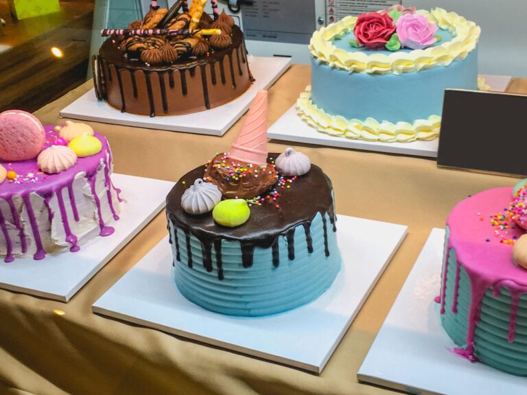 THEOS cake shop 768x576