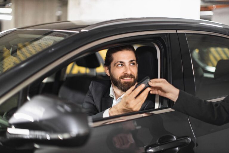 businessmen recives car key 768x512