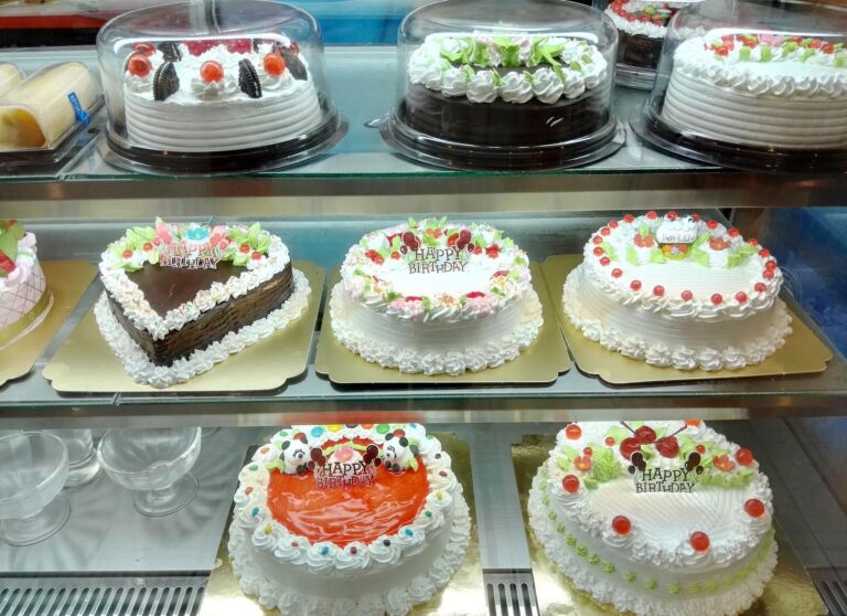 maxims bakers and confectioners 768x558