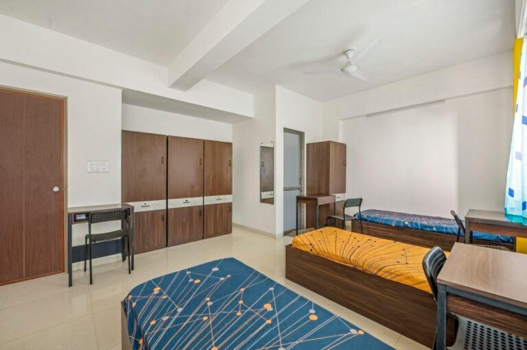 pg walaah premium pg accommodation noida 768x511