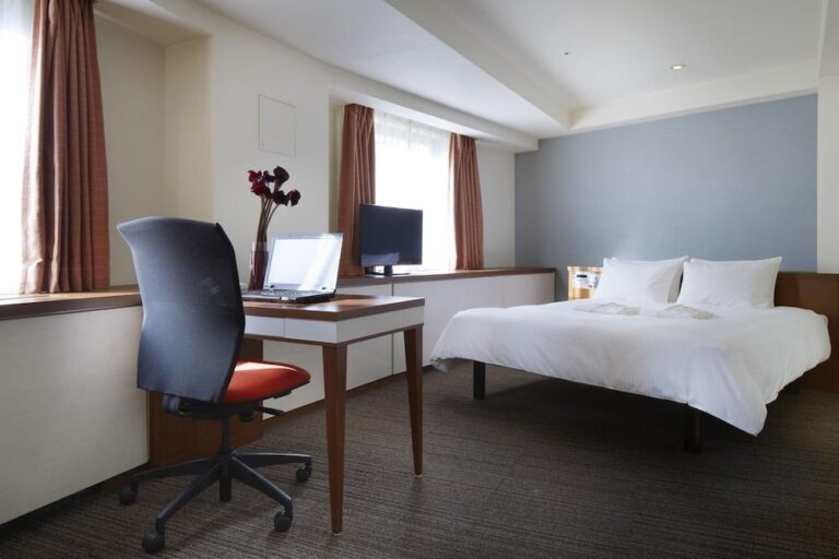 fabhotel prime the golden petals 768x512
