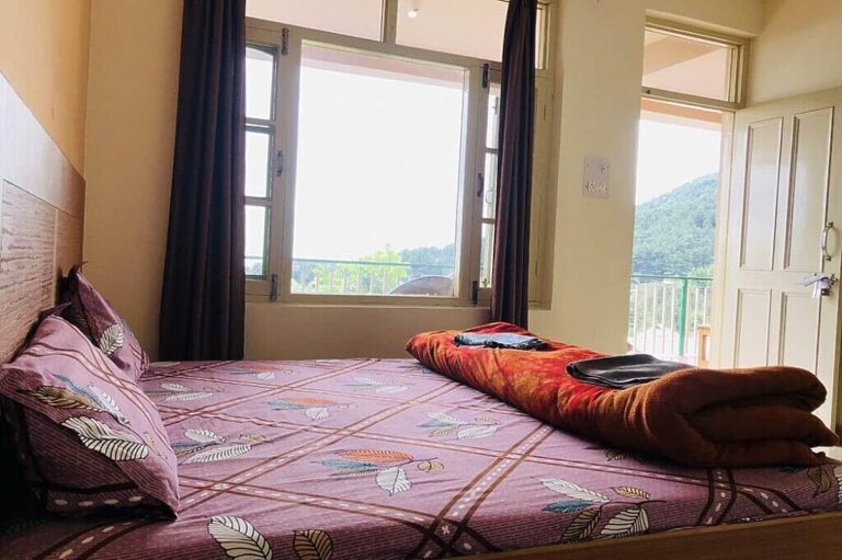 iskcon vrindavan guest house 768x511