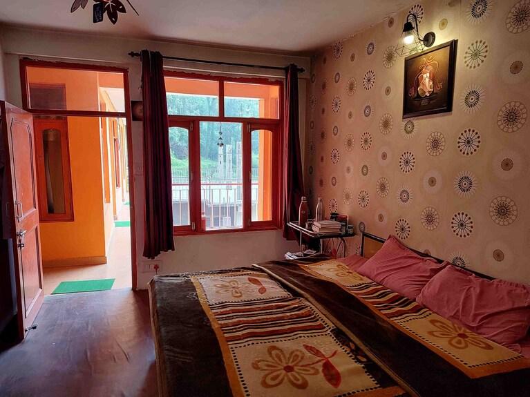 meena dharamshala ashram