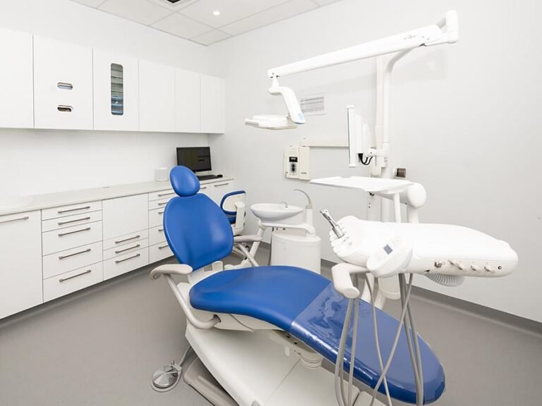 dr abhinav singh best dentist gomti nagar 768x576